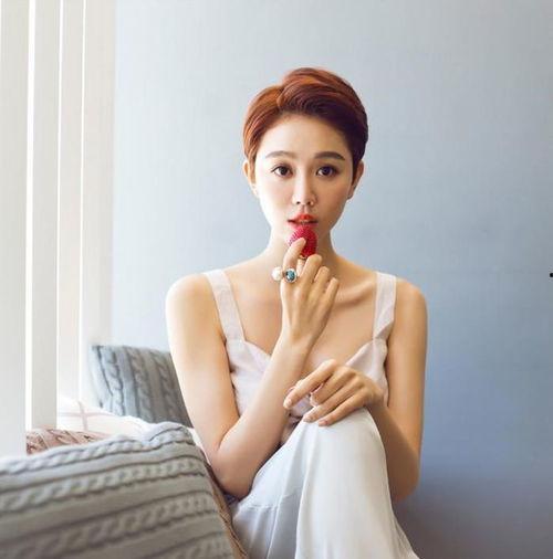 千亿影后魂穿十八线女星